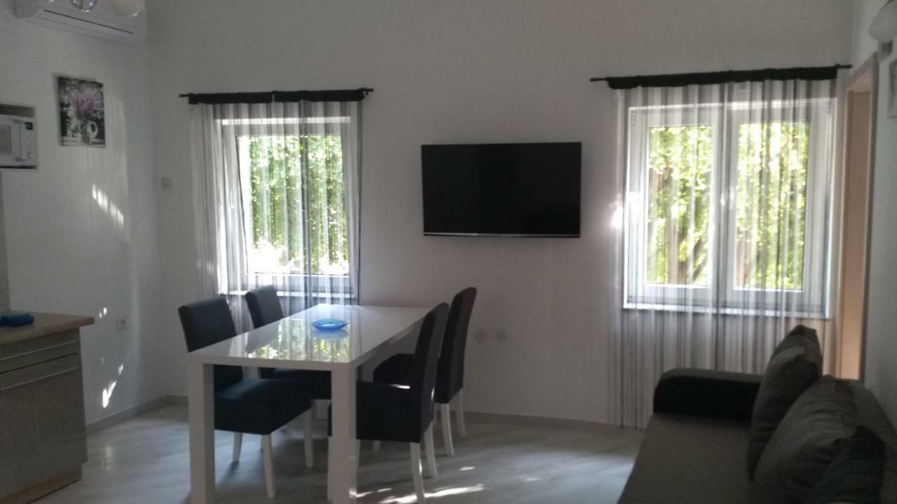 Danijel Apartment Novi Vinodolski Exterior foto